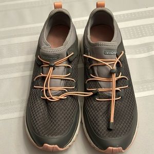 Vionic women’s sneaker size 11